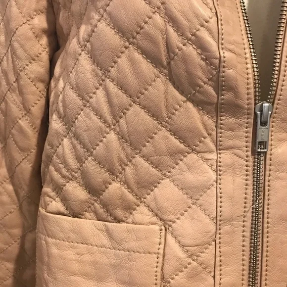 Hinge blush/beige quilted leather jacket with zip front. - Picture 4 of 7